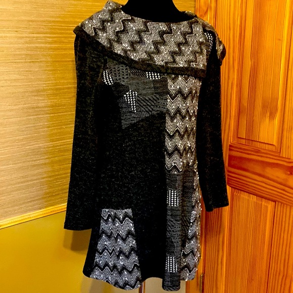 Tunic - Picture 1 of 2